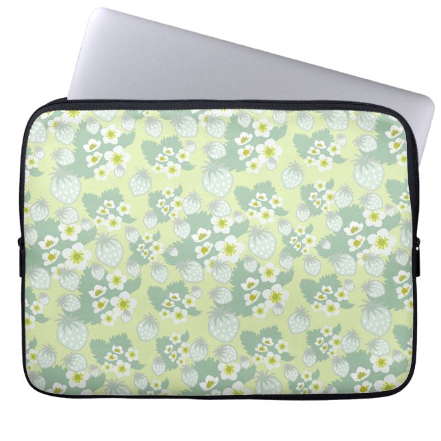 Strawberry pattern laptop sleeve (Front)