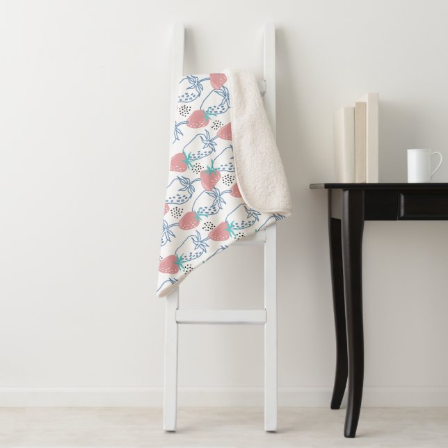 ٍStrawberry Pattern Sherpa Blanket (In Situ)