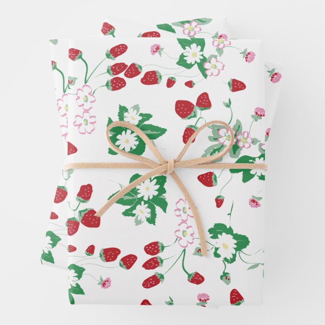 Strawberry Vines Wrapping Paper Sheets (In situ)