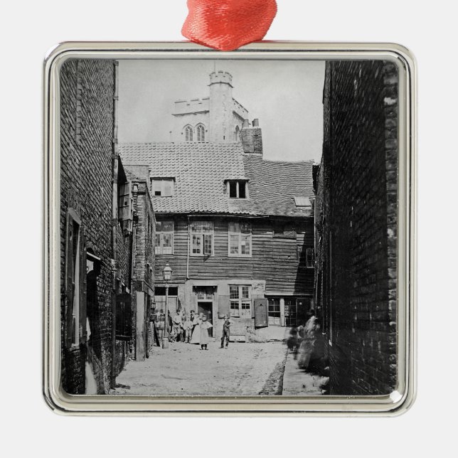 Street scene in Victorian London Metal Tree Decoration (Front)