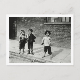 Street urchins in Lambeth (b/w photo) Postcard