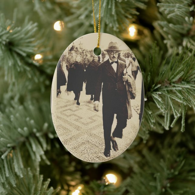 Streets in Lisbon (Fernando Pessoa) Ceramic Tree Decoration (Tree)