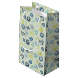 Stylish floral pattern with cute flowers small gift bag