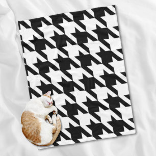 stylish geometric black white houndstooth pattern fleece blanket