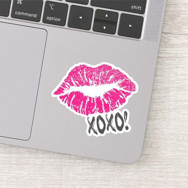 Stylish Pink Kissy Lips with xoxo (Detail)