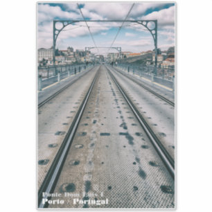 Subway railway on Dom Luis I bridge superior deck