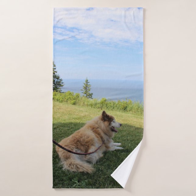 Suka Enjoying Cape George Bath Towel (Bath Towel)