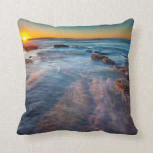 Sun rays illuminate the Pacific Ocean Cushion