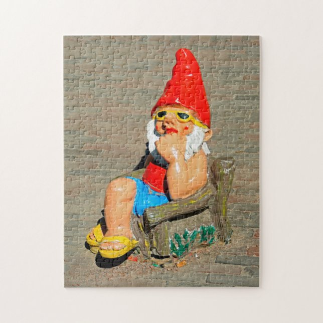 Sunbathing garden gnome 252-pc jigsaw puzzle (Vertical)