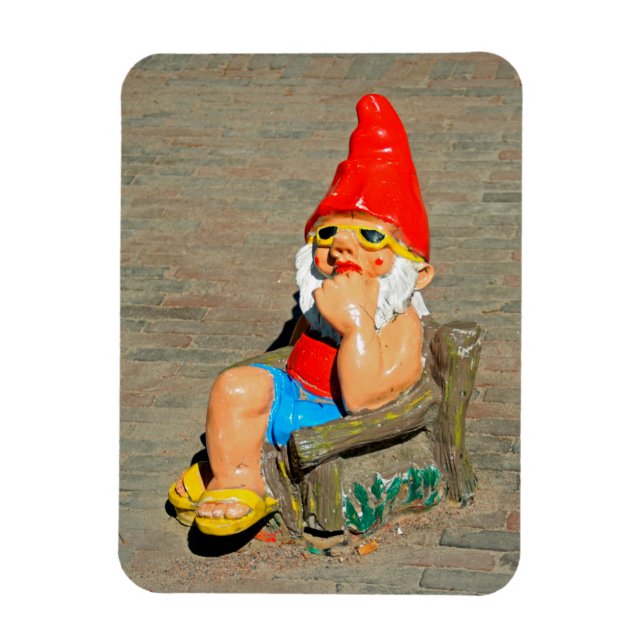 Sunbathing garden gnome magnet (Vertical)