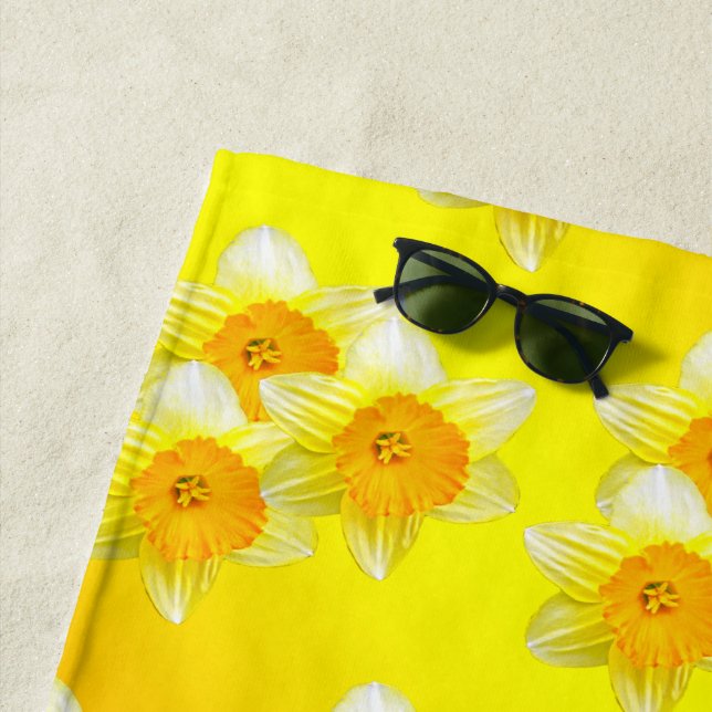 Sunburst Golden Daffodils, Beach Towel (In Situ)