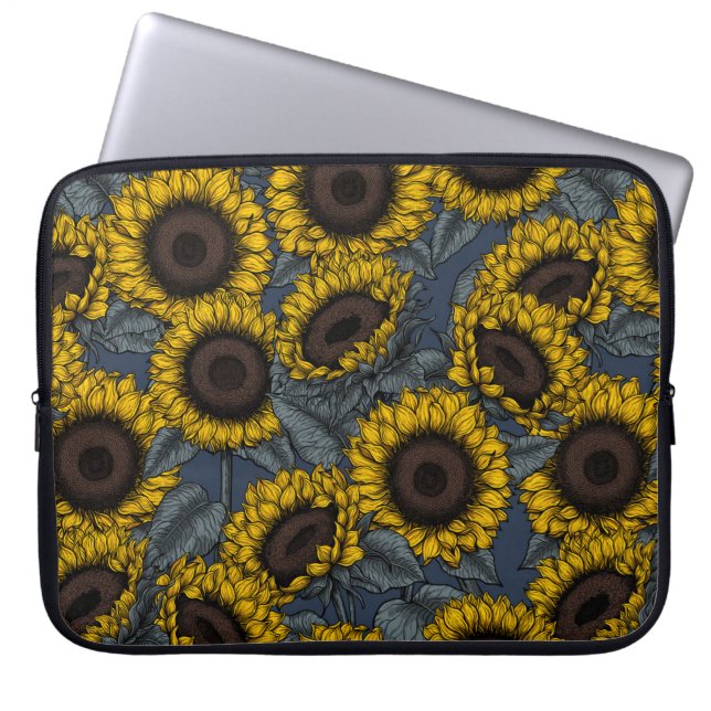 Sunflower field 2 laptop sleeve (Front)
