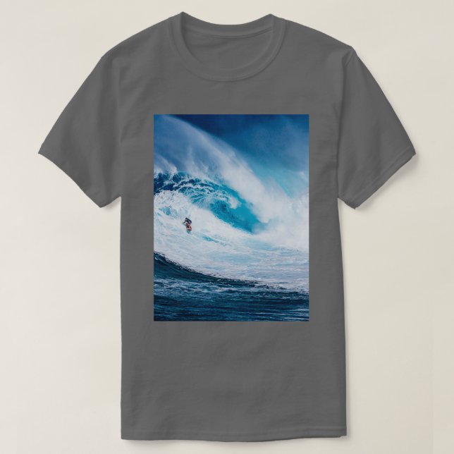 Surfing extreme waves T-Shirt (Design Front)