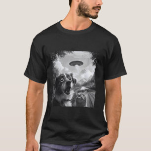 Surprised Cat Selfie With Alien UFO Funny Cat Men  T-Shirt