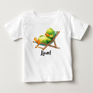 Süße grüne Ente liegt entspannt im Liegestuhl Baby T-Shirt