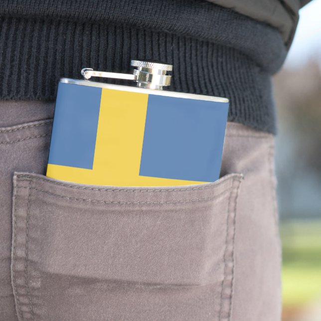 Sweden flag hip flask (In Situ)
