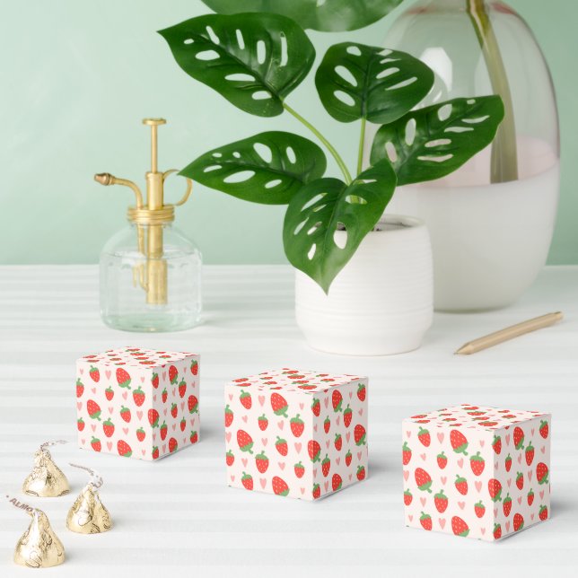 Sweet Strawberries & Hearts Classic Favour Boxes (Multiple)