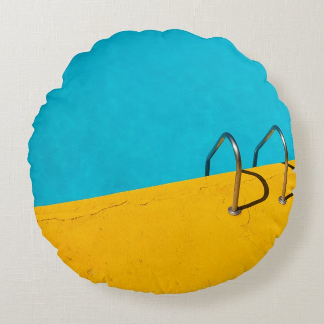 Swimming pool with stainless steel ladder round cushion (Front)