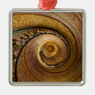 Swirl Staircase Pattern Metal Tree Decoration