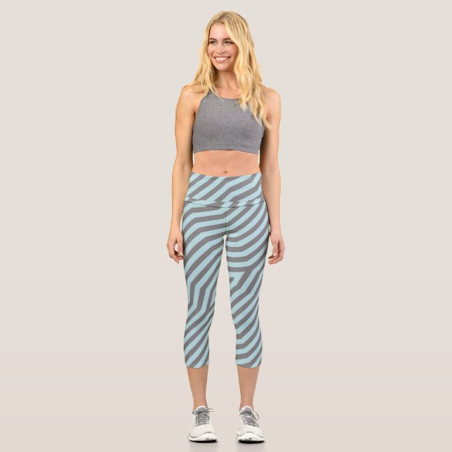 Symmetric diagonal stripes background 9 capri leggings (Front)