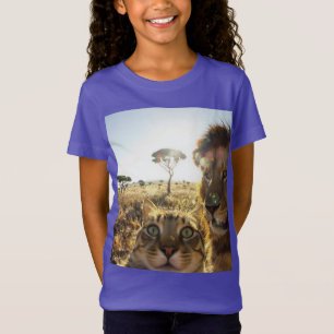 "Tabby Cat Selfie in the African Savannah – A Surp T-Shirt