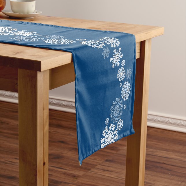 Table Runner Christmas Snowflakes (In Situ)