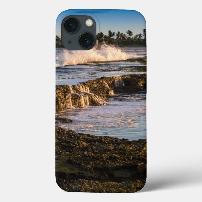 Tabuba Beach: Breaking Waves On The Reefs Case-Mate iPhone Case (Back)
