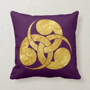 Tadpole Mon Japanese samurai clan in faux gold Cushion