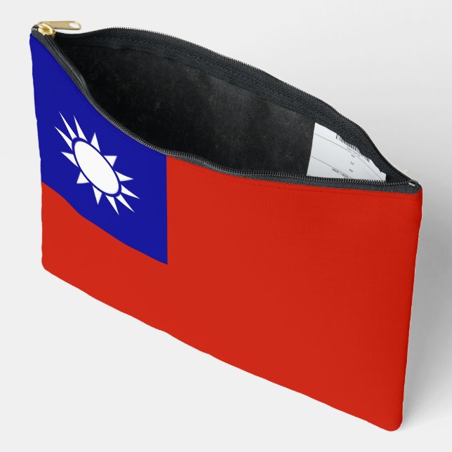 Taiwan flag accessory pouch (Open)