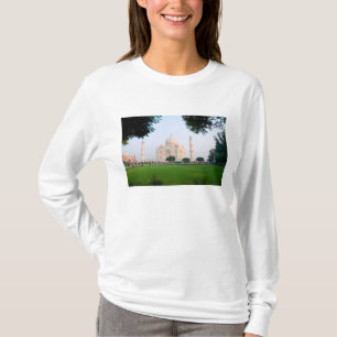 Taj Mahal at sunrise one of the wonders of the T-Shirt