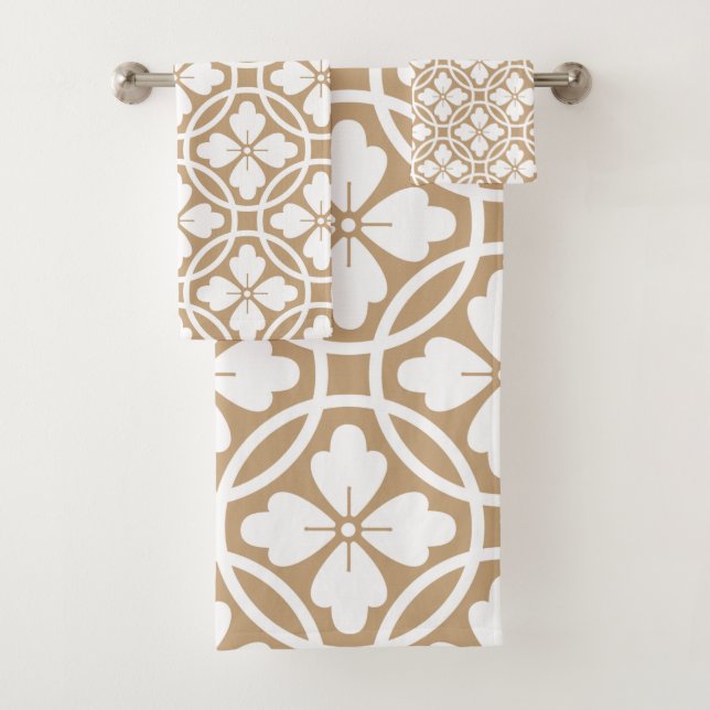 Tan & White Pattern  Bath Towel Set (Insitu)