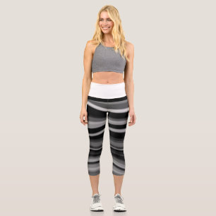 Tasteful White Monochrome Blurred Stripes Capri Leggings