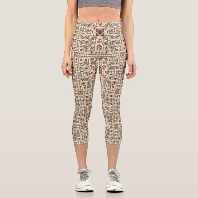 Tatreez pattern, beige geometric ornament capri leggings (Front)
