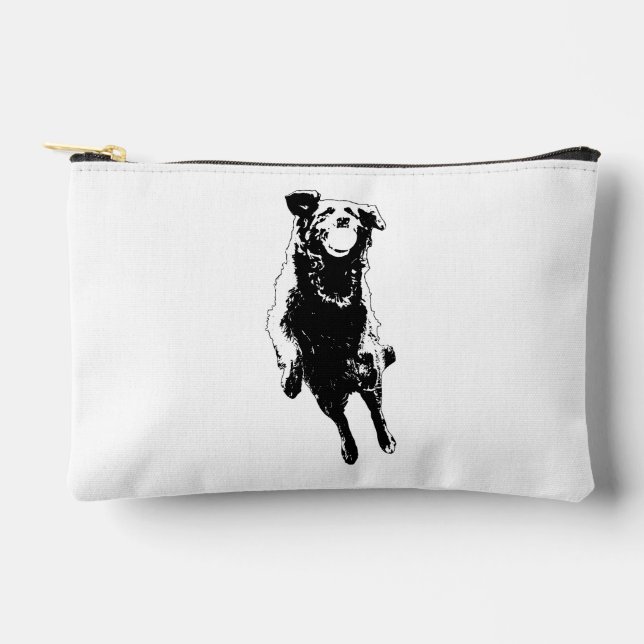 Taut tail curve accessory pouch (Front)