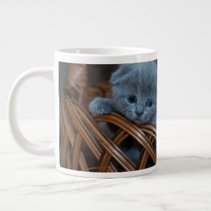 TAZA JUMBO DE GATO AZUL EN LA CANASTA. LARGE COFFEE MUG