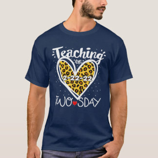 Teaching 2Nd Grade On Twosday 2-22-22 22Nd Februar T-Shirt