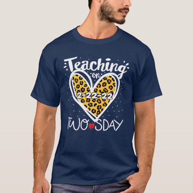 Teaching 2Nd Grade On Twosday 2-22-22 22Nd Februar T-Shirt (Front)