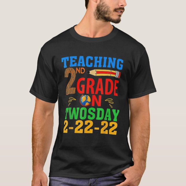 Teaching 2Nd Grade On Twosday 2-22-22 22Nd Februar T-Shirt (Front)