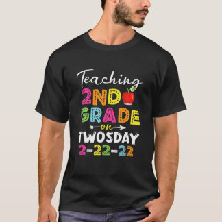 Teaching 2Nd Grade On Twosday 2-22-22 22Nd Februar T-Shirt