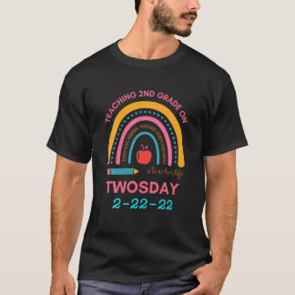 Teaching 2Nd Grade On Twosday 2-22-22 22Nd Februar T-Shirt