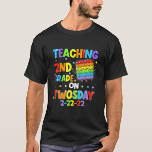 Teaching 2Nd Grade On Twosday 2-22-22 February 22N T-Shirt