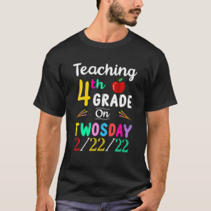Teaching 4Th Grade On Twosday 2-22-22 22Nd Februar T-Shirt