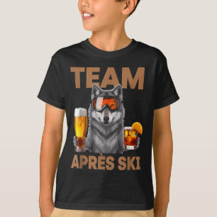 Team wolf drinking beer cocktail winter vacation T-Shirt