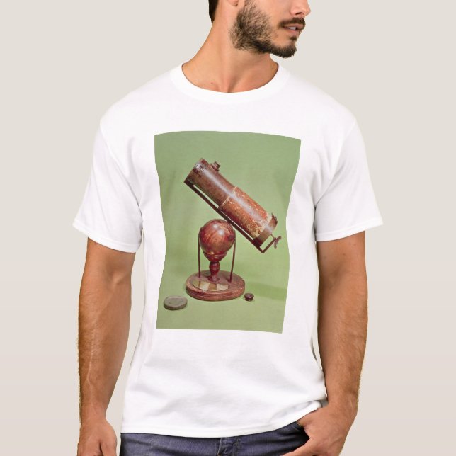 Telescope belonging to Sir Isaac Newton  1671 T-Shirt (Front)