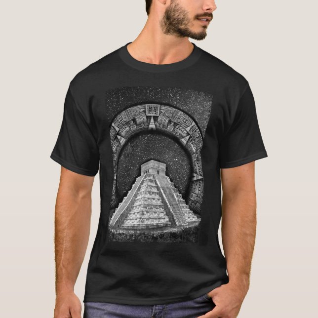 Temple of Kukulcán Mayan Pyramids Aztec Calendar T-Shirt (Front)