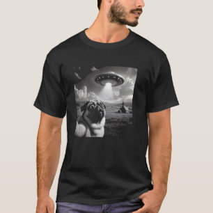 Terrified Pug Taking a Selfie with UFO u2013 Funny T-Shirt
