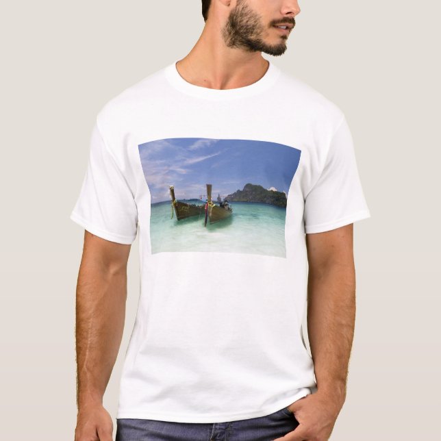 Thailand, Phi Phi Don Island, Yong Kasem beach, T-Shirt (Front)
