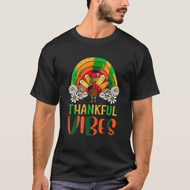 Thankful Vibes Turkey Retro Groovy Thanksgiving Ra T-Shirt (Front)