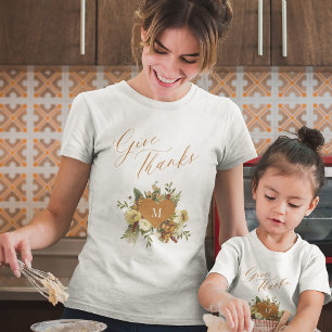 Thanksgiving give thanks script fall leaves T-Shirt