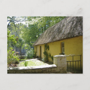 Thatched cottage in Bunratty Folk Park - Ireland Postcard